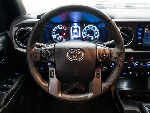 Used 2019 Toyota Tacoma TRD Sport w/ Technology Package image 15