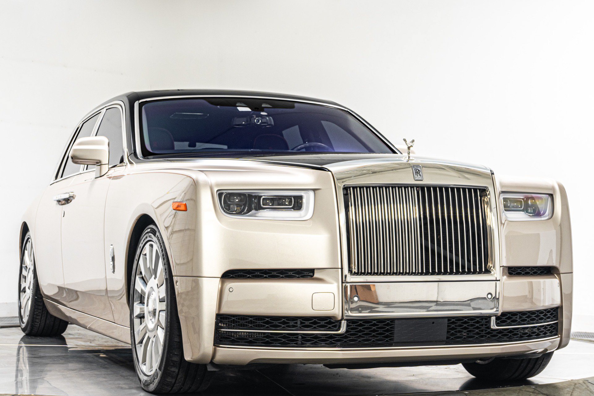 Used 2019 Rolls-Royce Phantom Sedan RWD image 3