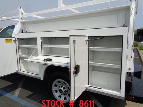 Used 2018 Chevrolet Silverado 3500 W/T RWD image 3