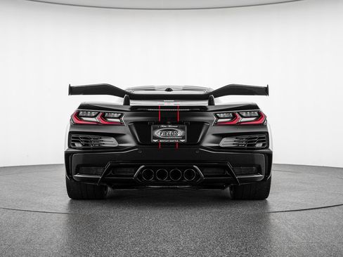 Used 2024 Chevrolet Corvette Z06 w/ Z07 Performance Package RWD image 5