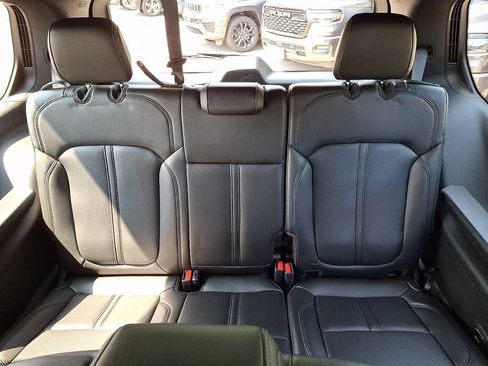 Certified 2023 Jeep Wagoneer 4WD image 10