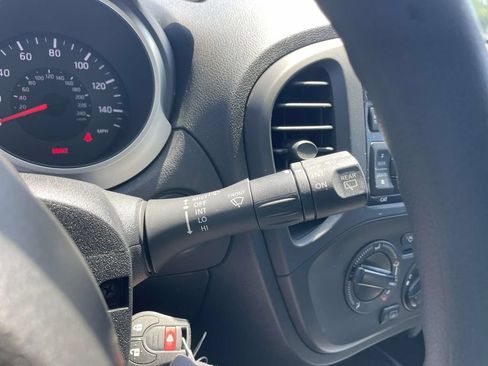 Used 2014 Nissan Juke S FWD image 28