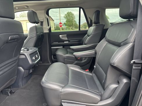 Used 2025 Ford Expedition Max Platinum AWD/4WD image 22