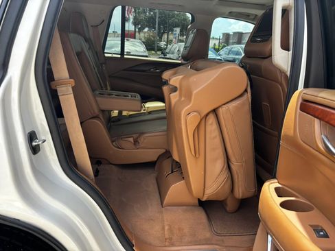 Used 2015 Cadillac Escalade Platinum RWD image 17