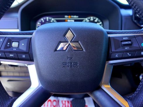 Used 2023 Mitsubishi Outlander SEL FWD image 12