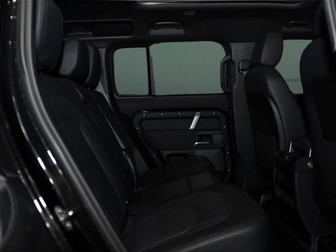 Used 2023 Land Rover Defender 110 X-Dynamic SE image 14