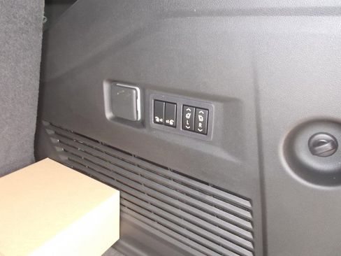 New 2026 GMC Yukon Denali w/ Denali Reserve Package image 14