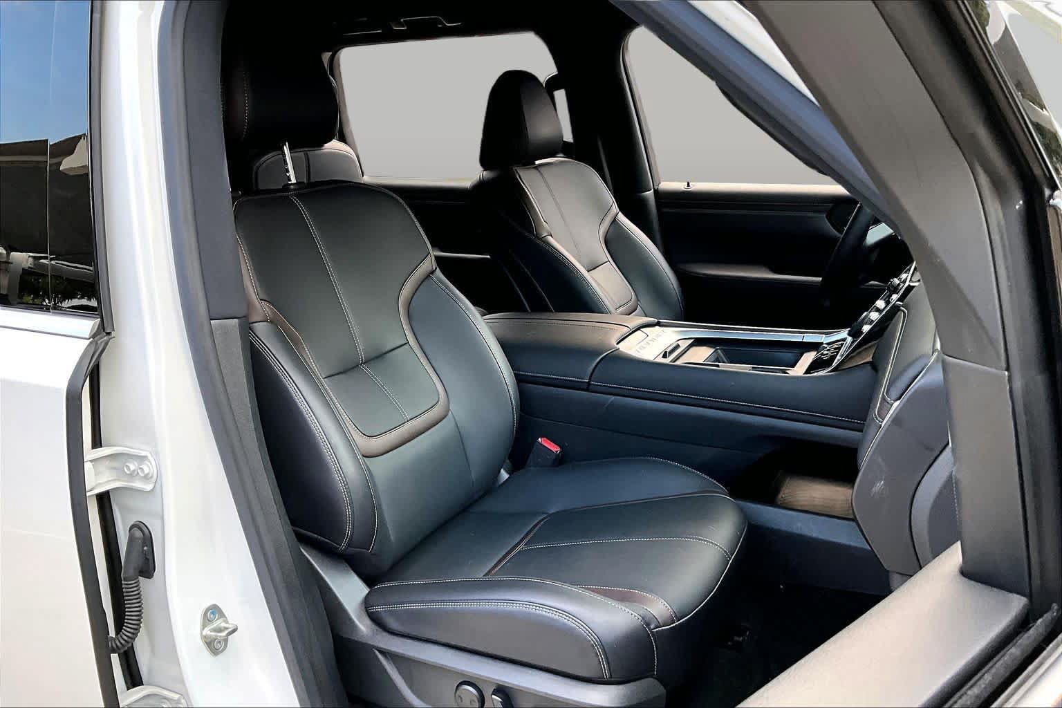 Used 2026 Nissan Armada SL w/ Captain's Chari Seat Package AWD/4WD image 9