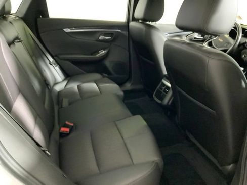 Used 2018 Chevrolet Impala LT FWD image 32
