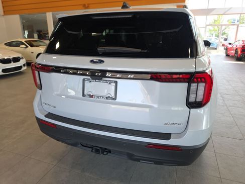 Used 2026 Ford Explorer Active AWD/4WD image 9
