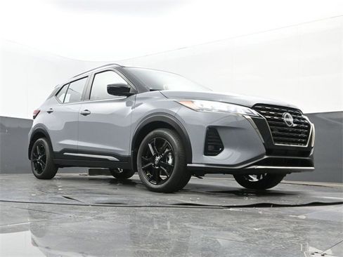 Used 2024 Nissan Kicks SR w/ SR Premium Package image 23