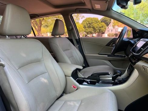 Used 2017 Honda Accord Touring image 24
