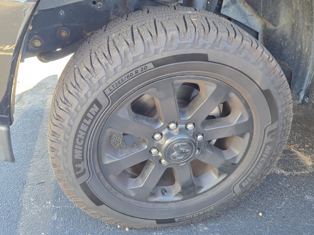 Used 2019 RAM 2500 Big Horn w/ Black Appearance Package AWD/4WD image 4