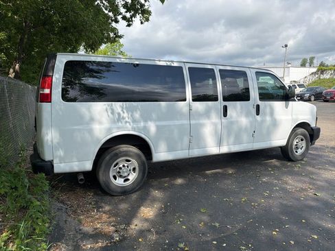 Used 2023 Chevrolet Express 3500 LS RWD image 4