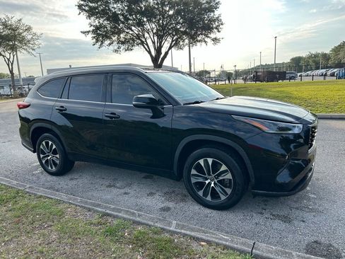 Used 2021 Toyota Highlander XLE FWD image 7