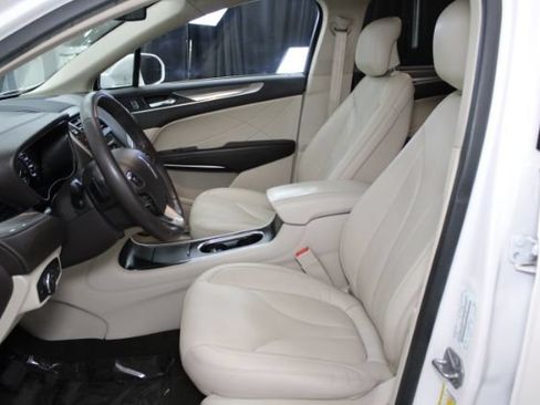 Used 2019 Lincoln MKC Premiere FWD image 8