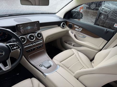 Used 2022 Mercedes-Benz GLC 300 4MATIC image 17