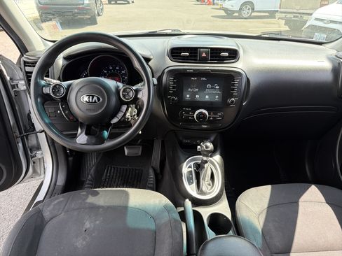 Used 2019 Kia Soul + FWD image 10