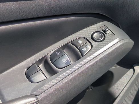 Used 2025 Nissan Altima 2.5 SV FWD image 13