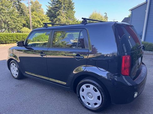 Used 2010 Scion xB FWD image 6