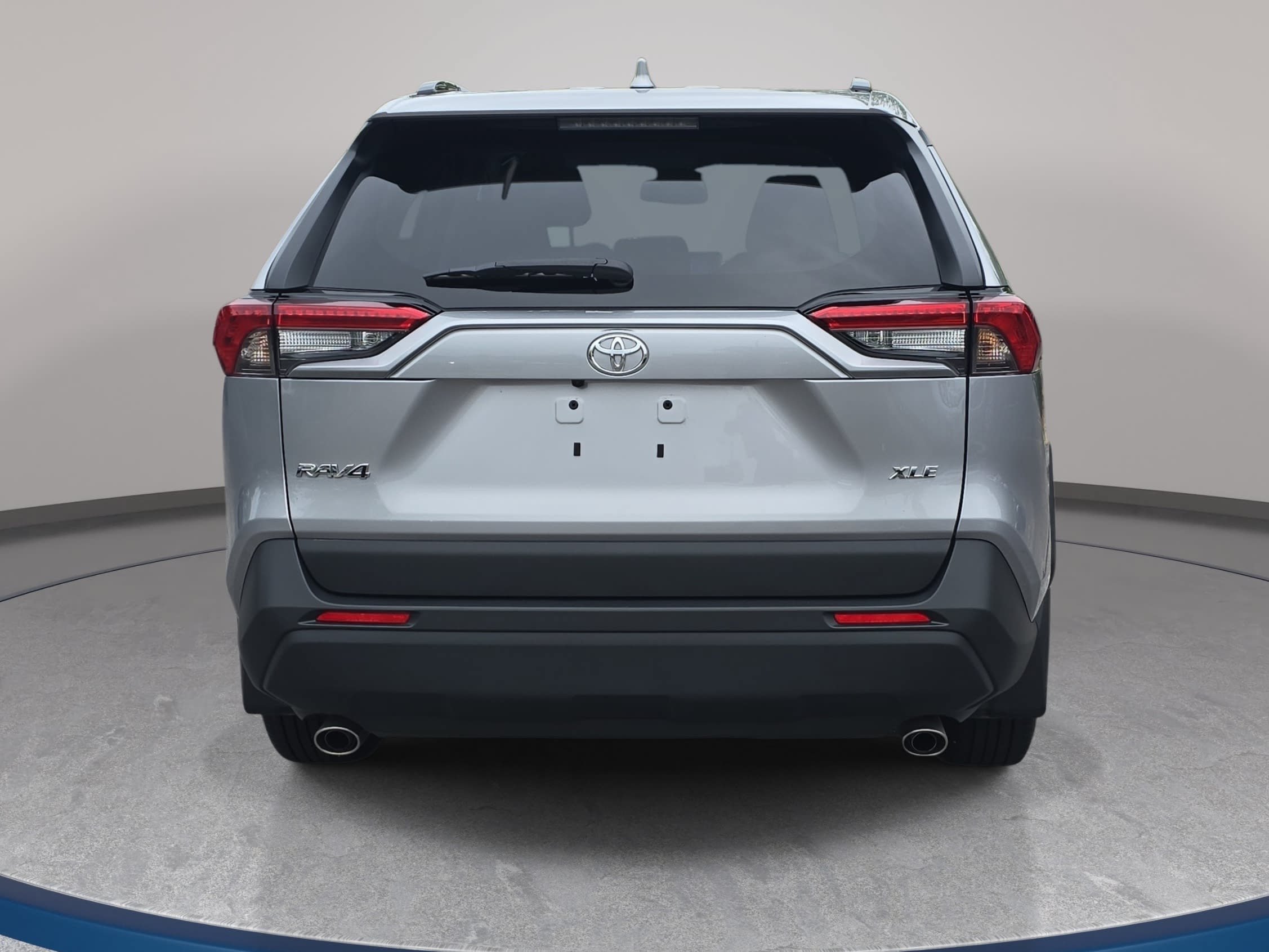 Used 2025 Toyota RAV4 XLE w/ Convenience Package FWD image 6