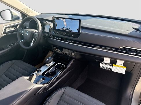 New 2026 Mitsubishi Outlander SE image 30