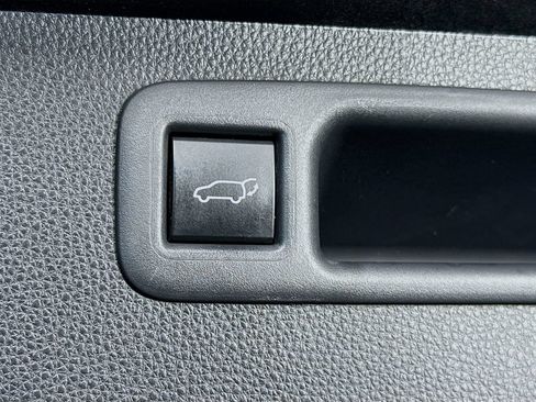 Used 2022 Toyota Highlander XLE AWD/4WD image 30