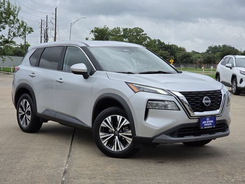 Used 2023 Nissan Rogue SV FWD image 2