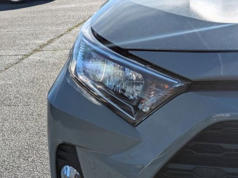 Used 2021 Toyota RAV4 XLE Premium image 9