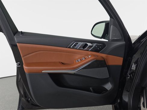 Certified 2024 BMW X7 M60i w/ Executive Package image 28