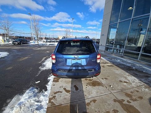 Used 2017 Subaru Forester 2.5i Premium w/ All-Weather Package image 5