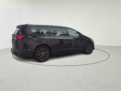 Used 2019 Chrysler Pacifica Touring Plus w/ Advanced Safetytec Group image 8