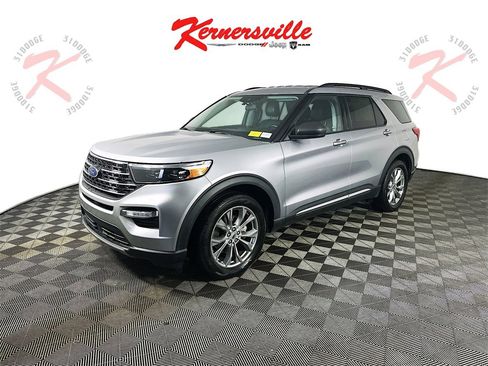 Used 2021 Ford Explorer XLT w/ Equipment Group 202A image 3