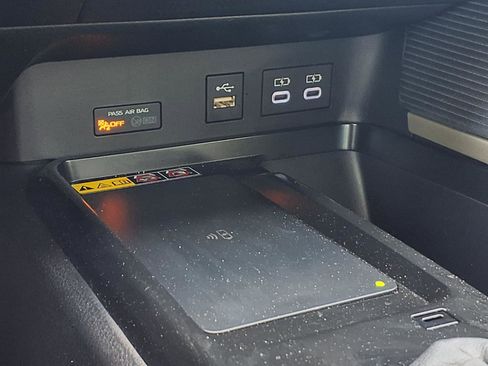 Certified 2025 Toyota Camry SE w/ Convenience Package image 11