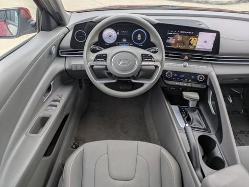 Used 2024 Hyundai Elantra SEL image 16