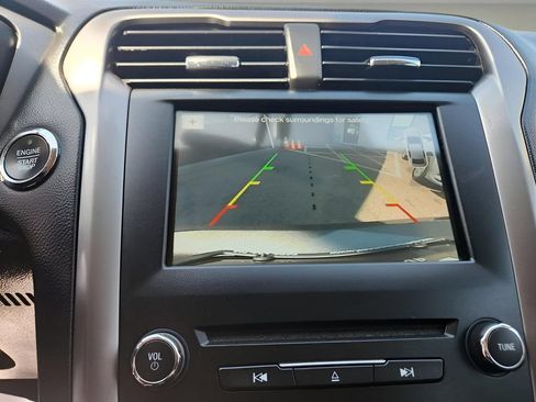 Used 2017 Ford Fusion SE w/ Fusion SE Technology Package FWD image 19