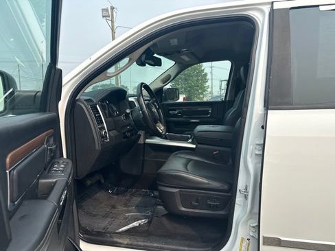 Used 2017 RAM 1500 Laramie AWD/4WD image 9