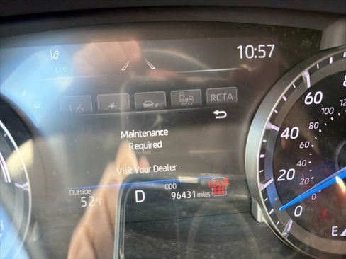 Used 2024 Toyota Highlander LE image 27