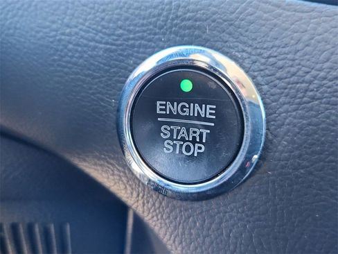 Used 2017 Ford Edge SE image 16