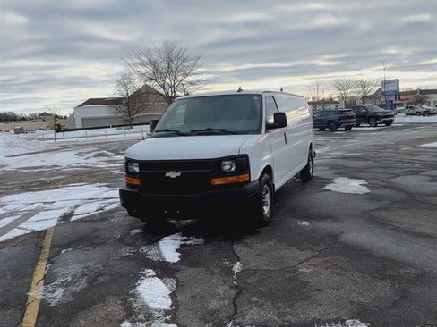 Used 2017 Chevrolet Express 3500 Extended image 25