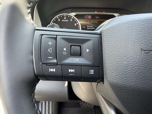 Used 2026 Nissan Pathfinder SV FWD image 19