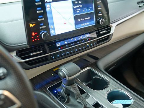 Used 2024 Toyota Sienna Limited AWD/4WD image 14
