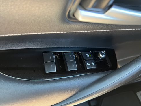 Used 2019 Toyota Corolla SE w/ Protection Package FWD image 10