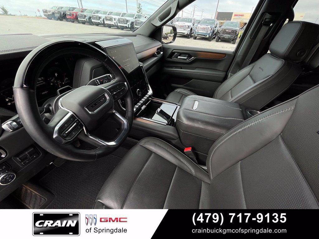 Used 2025 GMC Yukon Denali w/ Advanced Technology Package AWD/4WD image 10