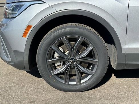 Used 2023 Volkswagen Tiguan SE image 9