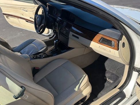 Used 2011 BMW 335i Convertible image 14