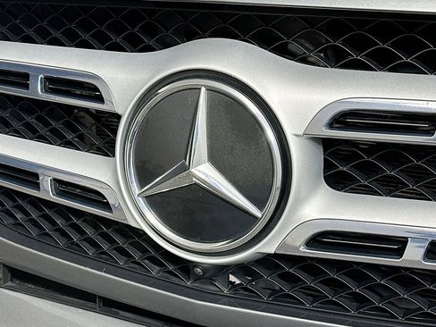 Used 2023 Mercedes-Benz GLS 450 4MATIC image 16