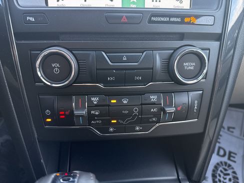 Used 2018 Ford Explorer XLT w/ Equipment Group 202A image 25