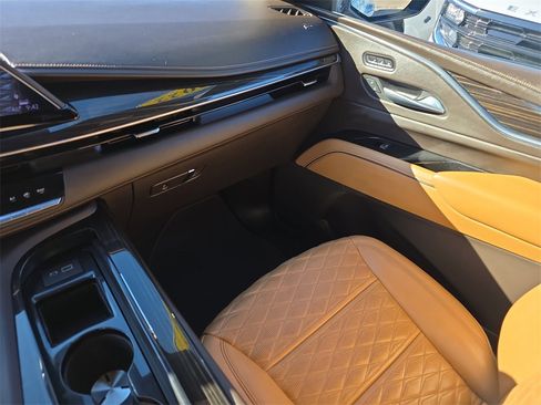 Used 2022 Cadillac Escalade Premium Luxury w/ LPO, Radiant Package image 18