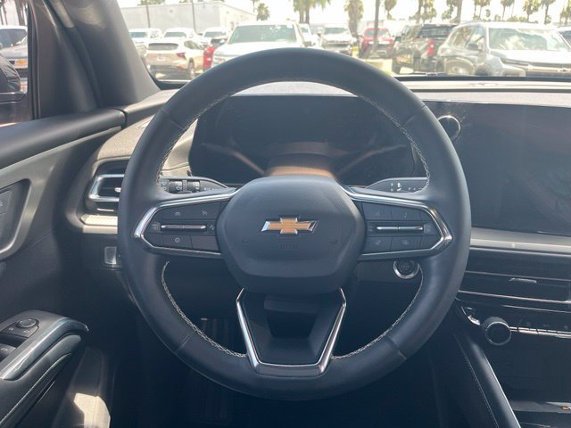 Used 2025 Chevrolet Traverse LT FWD image 17